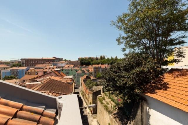 Central Lisbon With View Bagian luar foto